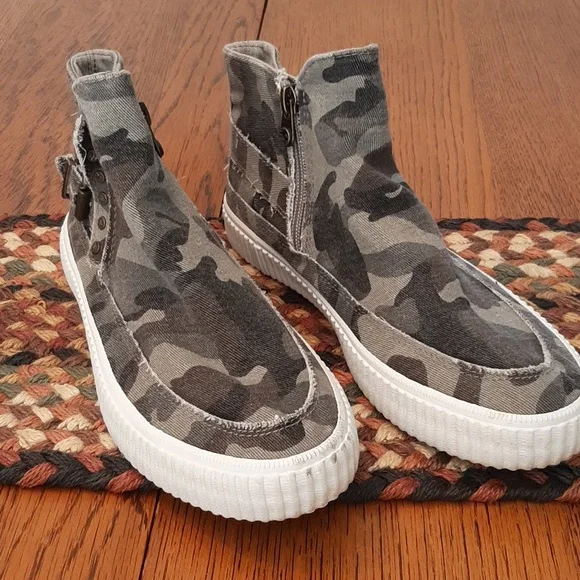 Blowfish Malibu CUDDLEFISH Mid Top Sneakers - Picture 2 of 12